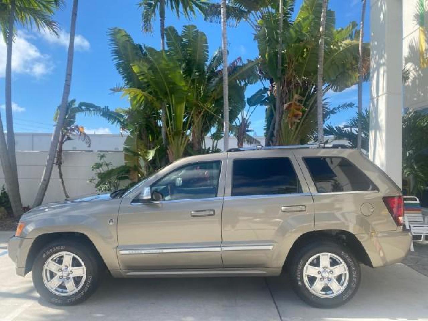 2006 Dark Khaki Pearl /Dark Khaki/Lght Graystone Jeep Grand Cherokee Overland LOW MILES 57,372 1 OWNER 4WD (1J8HR68226C) with an 5.7L Hemi Multi Displacement Engine engine, Automatic transmission, located at 4701 North Dixie Hwy, Pompano Beach, FL, 33064, (954) 422-2889, 26.240938, -80.123474 - OUR WEBPAGE FLORIDACARS1.COM HAS OVER 100 PHOTOS AND FREE CARFAX LINK 2006 Jeep Grand Cherokee Overland 1 OWNER 4WD 4 Door Wagon/Sport Utility 5.7L V8 F Gasoline 19 MPG Rear Wheel Drive w/ 4X4 Features 4WD/AWD ABS Brakes Air Conditioning Alloy Wheels AM/FM Stereo Automatic Transmission Auxiliary Aud- Photo#31
