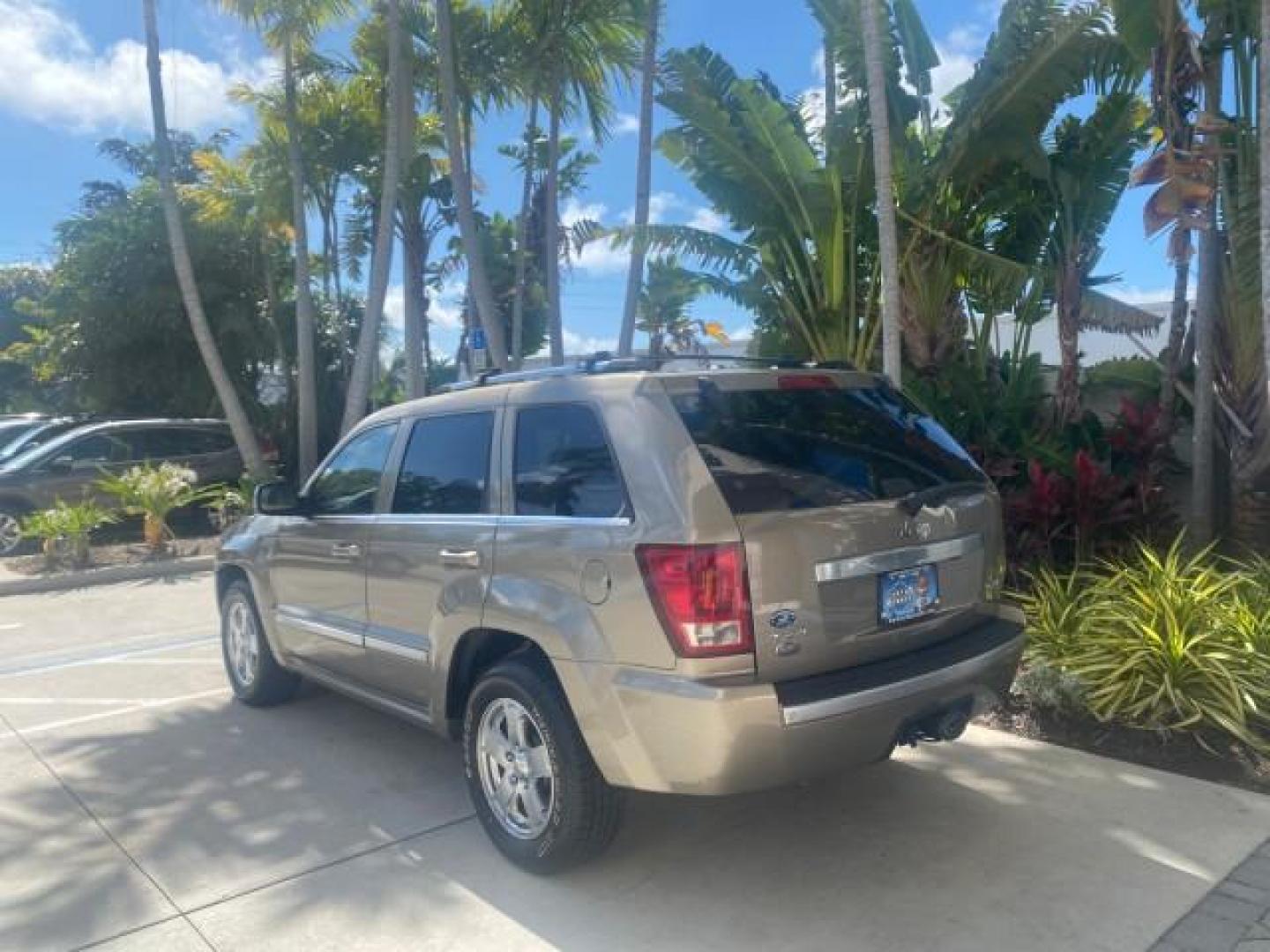 2006 Dark Khaki Pearl /Dark Khaki/Lght Graystone Jeep Grand Cherokee Overland LOW MILES 57,372 1 OWNER 4WD (1J8HR68226C) with an 5.7L Hemi Multi Displacement Engine engine, Automatic transmission, located at 4701 North Dixie Hwy, Pompano Beach, FL, 33064, (954) 422-2889, 26.240938, -80.123474 - OUR WEBPAGE FLORIDACARS1.COM HAS OVER 100 PHOTOS AND FREE CARFAX LINK 2006 Jeep Grand Cherokee Overland 1 OWNER 4WD 4 Door Wagon/Sport Utility 5.7L V8 F Gasoline 19 MPG Rear Wheel Drive w/ 4X4 Features 4WD/AWD ABS Brakes Air Conditioning Alloy Wheels AM/FM Stereo Automatic Transmission Auxiliary Aud- Photo#32