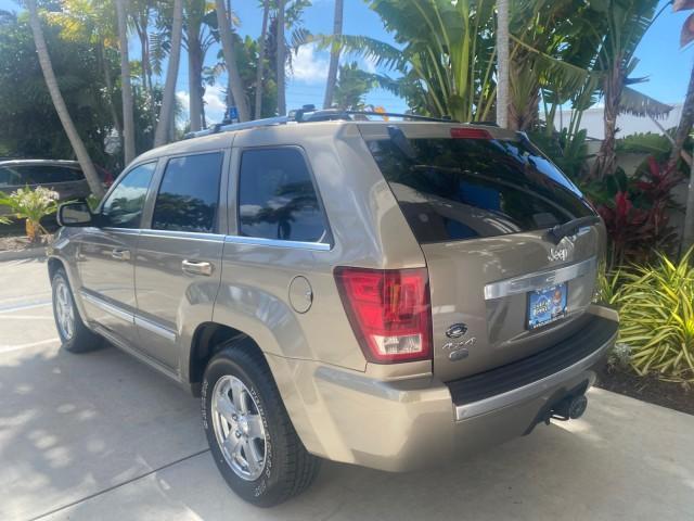 2006 Light Khaki Metallic /Dark Khaki/Lght Graystone Jeep Grand Cherokee Overland LOW MILES 57,372 1 OWNER 4WD (1J8HR68226C) with an 5.7L Hemi Multi Displacement Engine engine, Automatic transmission, located at 4701 North Dixie Hwy, Pompano Beach, FL, 33064, (954) 422-2889, 26.240938, -80.123474 - OUR WEBPAGE FLORIDACARS1.COM HAS OVER 100 PHOTOS AND FREE CARFAX LINK 2006 Jeep Grand Cherokee Overland 1 OWNER 4WD 4 Door Wagon/Sport Utility 5.7L V8 F Gasoline 19 MPG Rear Wheel Drive w/ 4X4 Features 4WD/AWD ABS Brakes Air Conditioning Alloy Wheels AM/FM Stereo Automatic Transmission Auxiliary Aud - Photo#33