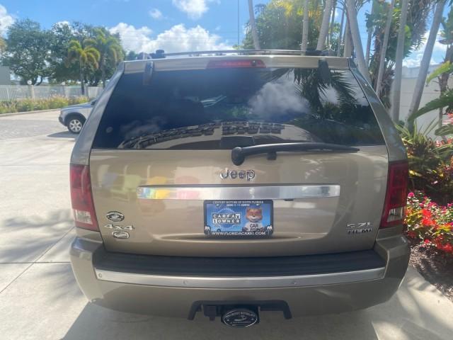 2006 Light Khaki Metallic /Dark Khaki/Lght Graystone Jeep Grand Cherokee Overland LOW MILES 57,372 1 OWNER 4WD (1J8HR68226C) with an 5.7L Hemi Multi Displacement Engine engine, Automatic transmission, located at 4701 North Dixie Hwy, Pompano Beach, FL, 33064, (954) 422-2889, 26.240938, -80.123474 - OUR WEBPAGE FLORIDACARS1.COM HAS OVER 100 PHOTOS AND FREE CARFAX LINK 2006 Jeep Grand Cherokee Overland 1 OWNER 4WD 4 Door Wagon/Sport Utility 5.7L V8 F Gasoline 19 MPG Rear Wheel Drive w/ 4X4 Features 4WD/AWD ABS Brakes Air Conditioning Alloy Wheels AM/FM Stereo Automatic Transmission Auxiliary Aud - Photo#35
