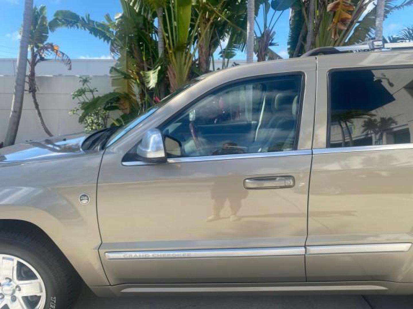 2006 Dark Khaki Pearl /Dark Khaki/Lght Graystone Jeep Grand Cherokee Overland LOW MILES 57,372 1 OWNER 4WD (1J8HR68226C) with an 5.7L Hemi Multi Displacement Engine engine, Automatic transmission, located at 4701 North Dixie Hwy, Pompano Beach, FL, 33064, (954) 422-2889, 26.240938, -80.123474 - OUR WEBPAGE FLORIDACARS1.COM HAS OVER 100 PHOTOS AND FREE CARFAX LINK 2006 Jeep Grand Cherokee Overland 1 OWNER 4WD 4 Door Wagon/Sport Utility 5.7L V8 F Gasoline 19 MPG Rear Wheel Drive w/ 4X4 Features 4WD/AWD ABS Brakes Air Conditioning Alloy Wheels AM/FM Stereo Automatic Transmission Auxiliary Aud- Photo#37