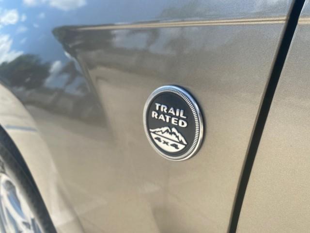 2006 Light Khaki Metallic /Dark Khaki/Lght Graystone Jeep Grand Cherokee Overland LOW MILES 57,372 1 OWNER 4WD (1J8HR68226C) with an 5.7L Hemi Multi Displacement Engine engine, Automatic transmission, located at 4701 North Dixie Hwy, Pompano Beach, FL, 33064, (954) 422-2889, 26.240938, -80.123474 - OUR WEBPAGE FLORIDACARS1.COM HAS OVER 100 PHOTOS AND FREE CARFAX LINK 2006 Jeep Grand Cherokee Overland 1 OWNER 4WD 4 Door Wagon/Sport Utility 5.7L V8 F Gasoline 19 MPG Rear Wheel Drive w/ 4X4 Features 4WD/AWD ABS Brakes Air Conditioning Alloy Wheels AM/FM Stereo Automatic Transmission Auxiliary Aud - Photo#41