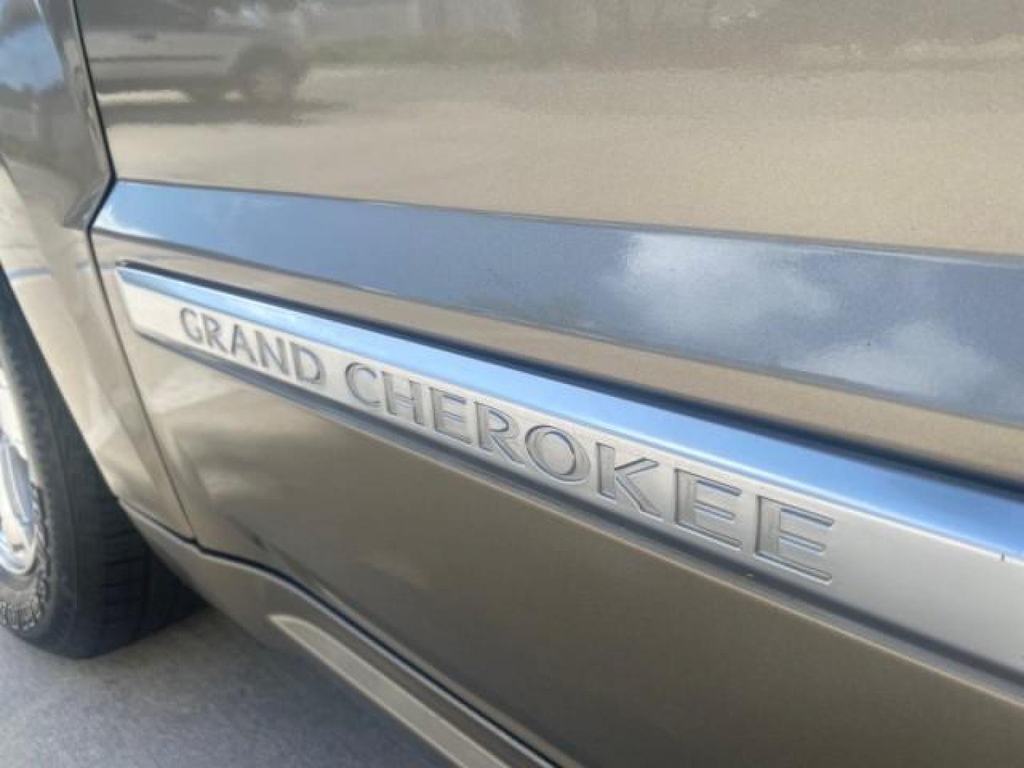 2006 Dark Khaki Pearl /Dark Khaki/Lght Graystone Jeep Grand Cherokee Overland LOW MILES 57,372 1 OWNER 4WD (1J8HR68226C) with an 5.7L Hemi Multi Displacement Engine engine, Automatic transmission, located at 4701 North Dixie Hwy, Pompano Beach, FL, 33064, (954) 422-2889, 26.240938, -80.123474 - OUR WEBPAGE FLORIDACARS1.COM HAS OVER 100 PHOTOS AND FREE CARFAX LINK 2006 Jeep Grand Cherokee Overland 1 OWNER 4WD 4 Door Wagon/Sport Utility 5.7L V8 F Gasoline 19 MPG Rear Wheel Drive w/ 4X4 Features 4WD/AWD ABS Brakes Air Conditioning Alloy Wheels AM/FM Stereo Automatic Transmission Auxiliary Aud- Photo#42