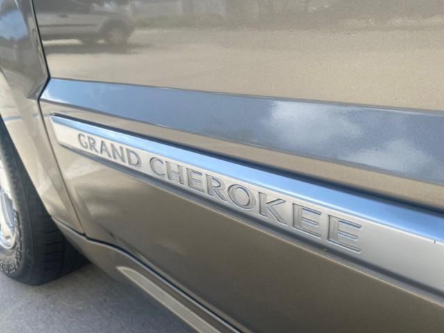 2006 Light Khaki Metallic /Dark Khaki/Lght Graystone Jeep Grand Cherokee Overland LOW MILES 57,372 1 OWNER 4WD (1J8HR68226C) with an 5.7L Hemi Multi Displacement Engine engine, Automatic transmission, located at 4701 North Dixie Hwy, Pompano Beach, FL, 33064, (954) 422-2889, 26.240938, -80.123474 - OUR WEBPAGE FLORIDACARS1.COM HAS OVER 100 PHOTOS AND FREE CARFAX LINK 2006 Jeep Grand Cherokee Overland 1 OWNER 4WD 4 Door Wagon/Sport Utility 5.7L V8 F Gasoline 19 MPG Rear Wheel Drive w/ 4X4 Features 4WD/AWD ABS Brakes Air Conditioning Alloy Wheels AM/FM Stereo Automatic Transmission Auxiliary Aud - Photo#42