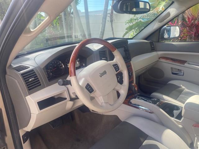 2006 Light Khaki Metallic /Dark Khaki/Lght Graystone Jeep Grand Cherokee Overland LOW MILES 57,372 1 OWNER 4WD (1J8HR68226C) with an 5.7L Hemi Multi Displacement Engine engine, Automatic transmission, located at 4701 North Dixie Hwy, Pompano Beach, FL, 33064, (954) 422-2889, 26.240938, -80.123474 - OUR WEBPAGE FLORIDACARS1.COM HAS OVER 100 PHOTOS AND FREE CARFAX LINK 2006 Jeep Grand Cherokee Overland 1 OWNER 4WD 4 Door Wagon/Sport Utility 5.7L V8 F Gasoline 19 MPG Rear Wheel Drive w/ 4X4 Features 4WD/AWD ABS Brakes Air Conditioning Alloy Wheels AM/FM Stereo Automatic Transmission Auxiliary Aud - Photo#49