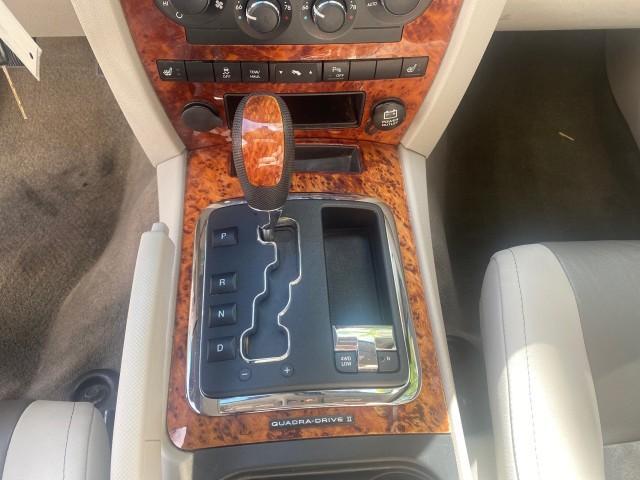 2006 Light Khaki Metallic /Dark Khaki/Lght Graystone Jeep Grand Cherokee Overland LOW MILES 57,372 1 OWNER 4WD (1J8HR68226C) with an 5.7L Hemi Multi Displacement Engine engine, Automatic transmission, located at 4701 North Dixie Hwy, Pompano Beach, FL, 33064, (954) 422-2889, 26.240938, -80.123474 - OUR WEBPAGE FLORIDACARS1.COM HAS OVER 100 PHOTOS AND FREE CARFAX LINK 2006 Jeep Grand Cherokee Overland 1 OWNER 4WD 4 Door Wagon/Sport Utility 5.7L V8 F Gasoline 19 MPG Rear Wheel Drive w/ 4X4 Features 4WD/AWD ABS Brakes Air Conditioning Alloy Wheels AM/FM Stereo Automatic Transmission Auxiliary Aud - Photo#58