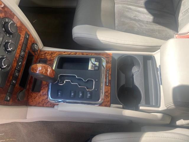 2006 Light Khaki Metallic /Dark Khaki/Lght Graystone Jeep Grand Cherokee Overland LOW MILES 57,372 1 OWNER 4WD (1J8HR68226C) with an 5.7L Hemi Multi Displacement Engine engine, Automatic transmission, located at 4701 North Dixie Hwy, Pompano Beach, FL, 33064, (954) 422-2889, 26.240938, -80.123474 - OUR WEBPAGE FLORIDACARS1.COM HAS OVER 100 PHOTOS AND FREE CARFAX LINK 2006 Jeep Grand Cherokee Overland 1 OWNER 4WD 4 Door Wagon/Sport Utility 5.7L V8 F Gasoline 19 MPG Rear Wheel Drive w/ 4X4 Features 4WD/AWD ABS Brakes Air Conditioning Alloy Wheels AM/FM Stereo Automatic Transmission Auxiliary Aud - Photo#61