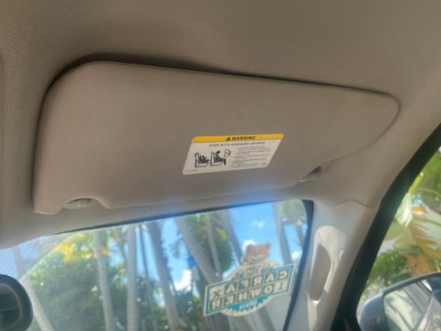 2006 Light Khaki Metallic /Dark Khaki/Lght Graystone Jeep Grand Cherokee Overland LOW MILES 57,372 1 OWNER 4WD (1J8HR68226C) with an 5.7L Hemi Multi Displacement Engine engine, Automatic transmission, located at 4701 North Dixie Hwy, Pompano Beach, FL, 33064, (954) 422-2889, 26.240938, -80.123474 - OUR WEBPAGE FLORIDACARS1.COM HAS OVER 100 PHOTOS AND FREE CARFAX LINK 2006 Jeep Grand Cherokee Overland 1 OWNER 4WD 4 Door Wagon/Sport Utility 5.7L V8 F Gasoline 19 MPG Rear Wheel Drive w/ 4X4 Features 4WD/AWD ABS Brakes Air Conditioning Alloy Wheels AM/FM Stereo Automatic Transmission Auxiliary Aud - Photo#68