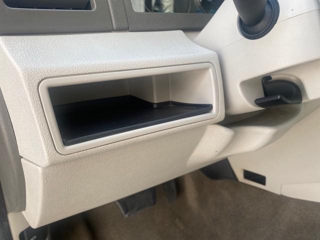 2006 Light Khaki Metallic /Dark Khaki/Lght Graystone Jeep Grand Cherokee Overland LOW MILES 57,372 1 OWNER 4WD (1J8HR68226C) with an 5.7L Hemi Multi Displacement Engine engine, Automatic transmission, located at 4701 North Dixie Hwy, Pompano Beach, FL, 33064, (954) 422-2889, 26.240938, -80.123474 - OUR WEBPAGE FLORIDACARS1.COM HAS OVER 100 PHOTOS AND FREE CARFAX LINK 2006 Jeep Grand Cherokee Overland 1 OWNER 4WD 4 Door Wagon/Sport Utility 5.7L V8 F Gasoline 19 MPG Rear Wheel Drive w/ 4X4 Features 4WD/AWD ABS Brakes Air Conditioning Alloy Wheels AM/FM Stereo Automatic Transmission Auxiliary Aud - Photo#73