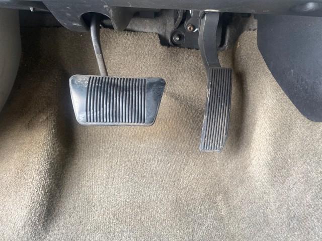 2006 Light Khaki Metallic /Dark Khaki/Lght Graystone Jeep Grand Cherokee Overland LOW MILES 57,372 1 OWNER 4WD (1J8HR68226C) with an 5.7L Hemi Multi Displacement Engine engine, Automatic transmission, located at 4701 North Dixie Hwy, Pompano Beach, FL, 33064, (954) 422-2889, 26.240938, -80.123474 - OUR WEBPAGE FLORIDACARS1.COM HAS OVER 100 PHOTOS AND FREE CARFAX LINK 2006 Jeep Grand Cherokee Overland 1 OWNER 4WD 4 Door Wagon/Sport Utility 5.7L V8 F Gasoline 19 MPG Rear Wheel Drive w/ 4X4 Features 4WD/AWD ABS Brakes Air Conditioning Alloy Wheels AM/FM Stereo Automatic Transmission Auxiliary Aud - Photo#74