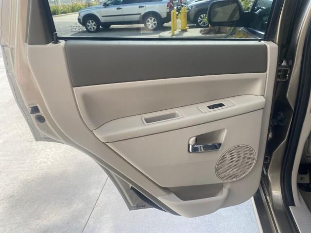 2006 Light Khaki Metallic /Dark Khaki/Lght Graystone Jeep Grand Cherokee Overland LOW MILES 57,372 1 OWNER 4WD (1J8HR68226C) with an 5.7L Hemi Multi Displacement Engine engine, Automatic transmission, located at 4701 North Dixie Hwy, Pompano Beach, FL, 33064, (954) 422-2889, 26.240938, -80.123474 - OUR WEBPAGE FLORIDACARS1.COM HAS OVER 100 PHOTOS AND FREE CARFAX LINK 2006 Jeep Grand Cherokee Overland 1 OWNER 4WD 4 Door Wagon/Sport Utility 5.7L V8 F Gasoline 19 MPG Rear Wheel Drive w/ 4X4 Features 4WD/AWD ABS Brakes Air Conditioning Alloy Wheels AM/FM Stereo Automatic Transmission Auxiliary Aud - Photo#78