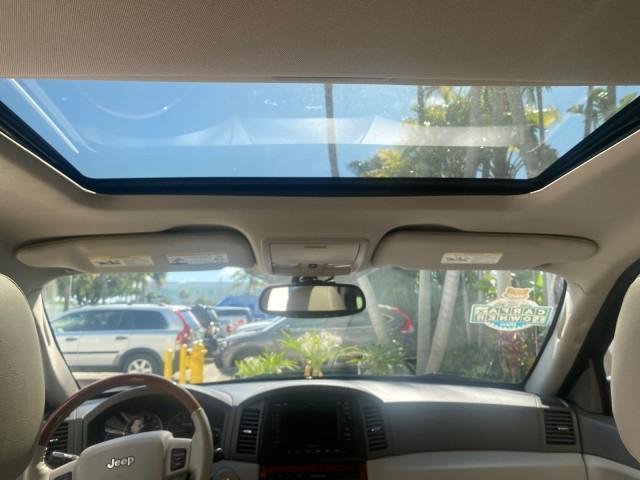 2006 Light Khaki Metallic /Dark Khaki/Lght Graystone Jeep Grand Cherokee Overland LOW MILES 57,372 1 OWNER 4WD (1J8HR68226C) with an 5.7L Hemi Multi Displacement Engine engine, Automatic transmission, located at 4701 North Dixie Hwy, Pompano Beach, FL, 33064, (954) 422-2889, 26.240938, -80.123474 - OUR WEBPAGE FLORIDACARS1.COM HAS OVER 100 PHOTOS AND FREE CARFAX LINK 2006 Jeep Grand Cherokee Overland 1 OWNER 4WD 4 Door Wagon/Sport Utility 5.7L V8 F Gasoline 19 MPG Rear Wheel Drive w/ 4X4 Features 4WD/AWD ABS Brakes Air Conditioning Alloy Wheels AM/FM Stereo Automatic Transmission Auxiliary Aud - Photo#86