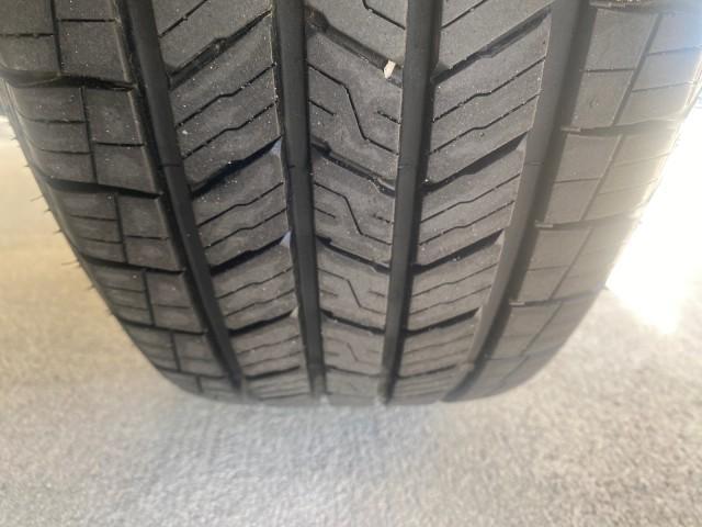 2006 Light Khaki Metallic /Dark Khaki/Lght Graystone Jeep Grand Cherokee Overland LOW MILES 57,372 1 OWNER 4WD (1J8HR68226C) with an 5.7L Hemi Multi Displacement Engine engine, Automatic transmission, located at 4701 North Dixie Hwy, Pompano Beach, FL, 33064, (954) 422-2889, 26.240938, -80.123474 - OUR WEBPAGE FLORIDACARS1.COM HAS OVER 100 PHOTOS AND FREE CARFAX LINK 2006 Jeep Grand Cherokee Overland 1 OWNER 4WD 4 Door Wagon/Sport Utility 5.7L V8 F Gasoline 19 MPG Rear Wheel Drive w/ 4X4 Features 4WD/AWD ABS Brakes Air Conditioning Alloy Wheels AM/FM Stereo Automatic Transmission Auxiliary Aud - Photo#90