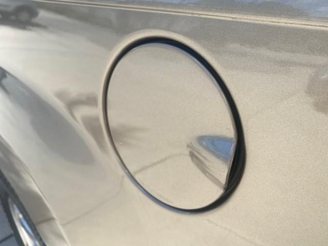 2006 Light Khaki Metallic /Dark Khaki/Lght Graystone Jeep Grand Cherokee Overland LOW MILES 57,372 1 OWNER 4WD (1J8HR68226C) with an 5.7L Hemi Multi Displacement Engine engine, Automatic transmission, located at 4701 North Dixie Hwy, Pompano Beach, FL, 33064, (954) 422-2889, 26.240938, -80.123474 - OUR WEBPAGE FLORIDACARS1.COM HAS OVER 100 PHOTOS AND FREE CARFAX LINK 2006 Jeep Grand Cherokee Overland 1 OWNER 4WD 4 Door Wagon/Sport Utility 5.7L V8 F Gasoline 19 MPG Rear Wheel Drive w/ 4X4 Features 4WD/AWD ABS Brakes Air Conditioning Alloy Wheels AM/FM Stereo Automatic Transmission Auxiliary Aud - Photo#92