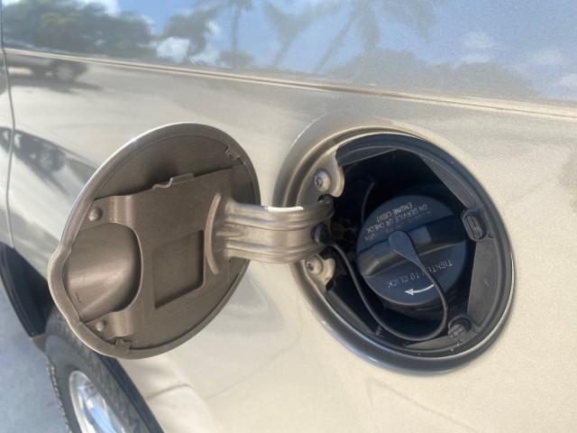 2006 Light Khaki Metallic /Dark Khaki/Lght Graystone Jeep Grand Cherokee Overland LOW MILES 57,372 1 OWNER 4WD (1J8HR68226C) with an 5.7L Hemi Multi Displacement Engine engine, Automatic transmission, located at 4701 North Dixie Hwy, Pompano Beach, FL, 33064, (954) 422-2889, 26.240938, -80.123474 - OUR WEBPAGE FLORIDACARS1.COM HAS OVER 100 PHOTOS AND FREE CARFAX LINK 2006 Jeep Grand Cherokee Overland 1 OWNER 4WD 4 Door Wagon/Sport Utility 5.7L V8 F Gasoline 19 MPG Rear Wheel Drive w/ 4X4 Features 4WD/AWD ABS Brakes Air Conditioning Alloy Wheels AM/FM Stereo Automatic Transmission Auxiliary Aud - Photo#93