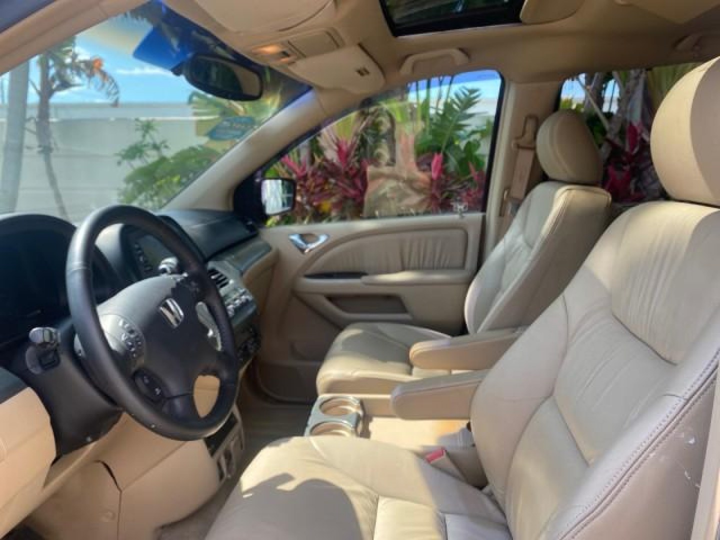 2005 Redrock Pearl /Ivory Honda Odyssey TOURING LOW MILES 62,337 FL (5FNRL38815B) with an 3.5L SOHC MPFI 24-Valve i-VTEC V6 Engine engine, Automatic transmission, located at 4701 North Dixie Hwy, Pompano Beach, FL, 33064, (954) 422-2889, 26.240938, -80.123474 - OUR WEBPAGE FLORIDACARS1.COM HAS OVER 100 PHOTOS AND FREE CARFAX LINK 2005 Honda Odyssey Touring LOADED LEATHER SUNROOF NAVIGATION Van 3.5L V6 F SOHC 24V Gasoline 28 MPG Front Wheel Drive Features ABS Brakes Air Conditioning Alloy Wheels AM/FM Stereo Automatic Transmission Auxiliary Audio Input CD A- Photo#42