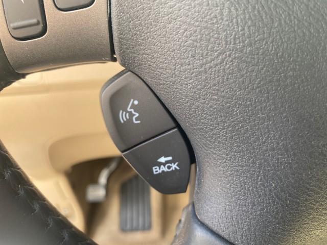 2005 Redrock Pearl /Ivory Honda Odyssey TOURING LOW MILES 62,337 FL (5FNRL38815B) with an 3.5L SOHC MPFI 24-Valve i-VTEC V6 Engine engine, Automatic transmission, located at 4701 North Dixie Hwy, Pompano Beach, FL, 33064, (954) 422-2889, 26.240938, -80.123474 - OUR WEBPAGE FLORIDACARS1.COM HAS OVER 100 PHOTOS AND FREE CARFAX LINK 2005 Honda Odyssey Touring LOADED LEATHER SUNROOF NAVIGATION Van 3.5L V6 F SOHC 24V Gasoline 28 MPG Front Wheel Drive Features ABS Brakes Air Conditioning Alloy Wheels AM/FM Stereo Automatic Transmission Auxiliary Audio Input CD A - Photo#48