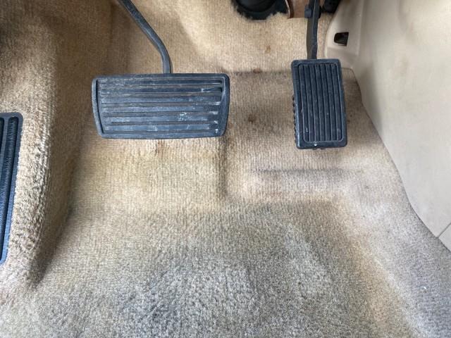 2005 Redrock Pearl /Ivory Honda Odyssey TOURING LOW MILES 62,337 FL (5FNRL38815B) with an 3.5L SOHC MPFI 24-Valve i-VTEC V6 Engine engine, Automatic transmission, located at 4701 North Dixie Hwy, Pompano Beach, FL, 33064, (954) 422-2889, 26.240938, -80.123474 - OUR WEBPAGE FLORIDACARS1.COM HAS OVER 100 PHOTOS AND FREE CARFAX LINK 2005 Honda Odyssey Touring LOADED LEATHER SUNROOF NAVIGATION Van 3.5L V6 F SOHC 24V Gasoline 28 MPG Front Wheel Drive Features ABS Brakes Air Conditioning Alloy Wheels AM/FM Stereo Automatic Transmission Auxiliary Audio Input CD A - Photo#52