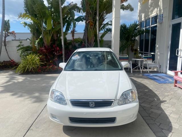 2000 Taffeta White /Gray Honda Civic LX LOW MILES 31,619 1 OWNER (2HGEJ667XYH) with an 1.6L SOHC 16-Valve I4 Engine engine, Automatic transmission, located at 4701 North Dixie Hwy, Pompano Beach, FL, 33064, (954) 422-2889, 26.240938, -80.123474 - OUR WEBPAGE FLORIDACARS1.COM HAS OVER 100 PHOTOS AND FREE CARFAX LINK 2000 Honda Civic LX 1 OWNER Sedan 4 DR 1.6L I4 F SOHC 16V Gasoline 36 MPG Front Wheel Drive Features ABS Brakes Air Conditioning AM/FM Stereo Automatic Transmission Cloth Seats Cruise Control Power Locks Power Mirrors Power Window - Photo#2