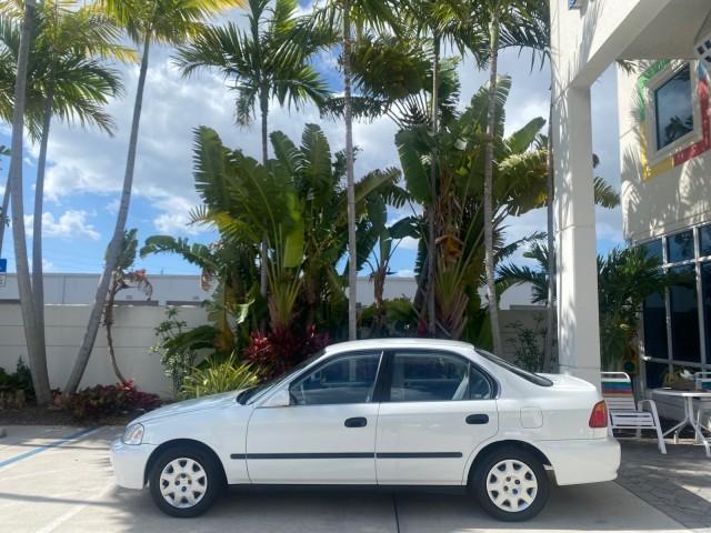 2000 Taffeta White /Gray Honda Civic LX LOW MILES 31,619 1 OWNER (2HGEJ667XYH) with an 1.6L SOHC 16-Valve I4 Engine engine, Automatic transmission, located at 4701 North Dixie Hwy, Pompano Beach, FL, 33064, (954) 422-2889, 26.240938, -80.123474 - OUR WEBPAGE FLORIDACARS1.COM HAS OVER 100 PHOTOS AND FREE CARFAX LINK 2000 Honda Civic LX 1 OWNER Sedan 4 DR 1.6L I4 F SOHC 16V Gasoline 36 MPG Front Wheel Drive Features ABS Brakes Air Conditioning AM/FM Stereo Automatic Transmission Cloth Seats Cruise Control Power Locks Power Mirrors Power Window - Photo#4