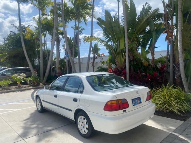 2000 Taffeta White /Gray Honda Civic LX LOW MILES 31,619 1 OWNER (2HGEJ667XYH) with an 1.6L SOHC 16-Valve I4 Engine engine, Automatic transmission, located at 4701 North Dixie Hwy, Pompano Beach, FL, 33064, (954) 422-2889, 26.240938, -80.123474 - OUR WEBPAGE FLORIDACARS1.COM HAS OVER 100 PHOTOS AND FREE CARFAX LINK 2000 Honda Civic LX 1 OWNER Sedan 4 DR 1.6L I4 F SOHC 16V Gasoline 36 MPG Front Wheel Drive Features ABS Brakes Air Conditioning AM/FM Stereo Automatic Transmission Cloth Seats Cruise Control Power Locks Power Mirrors Power Window - Photo#5