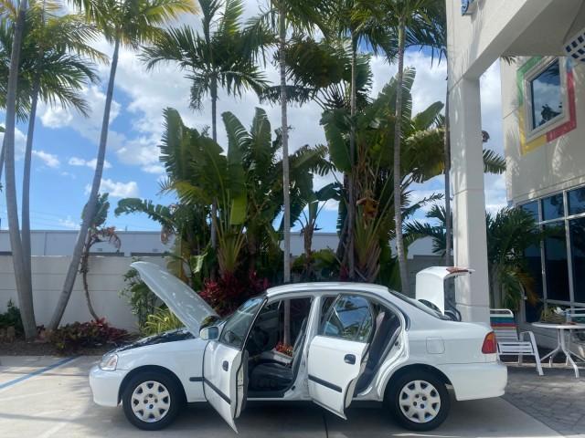 2000 Taffeta White /Gray Honda Civic LX LOW MILES 31,619 1 OWNER (2HGEJ667XYH) with an 1.6L SOHC 16-Valve I4 Engine engine, Automatic transmission, located at 4701 North Dixie Hwy, Pompano Beach, FL, 33064, (954) 422-2889, 26.240938, -80.123474 - OUR WEBPAGE FLORIDACARS1.COM HAS OVER 100 PHOTOS AND FREE CARFAX LINK 2000 Honda Civic LX 1 OWNER Sedan 4 DR 1.6L I4 F SOHC 16V Gasoline 36 MPG Front Wheel Drive Features ABS Brakes Air Conditioning AM/FM Stereo Automatic Transmission Cloth Seats Cruise Control Power Locks Power Mirrors Power Window - Photo#8
