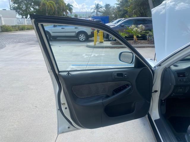 2000 Taffeta White /Gray Honda Civic LX LOW MILES 31,619 1 OWNER (2HGEJ667XYH) with an 1.6L SOHC 16-Valve I4 Engine engine, Automatic transmission, located at 4701 North Dixie Hwy, Pompano Beach, FL, 33064, (954) 422-2889, 26.240938, -80.123474 - OUR WEBPAGE FLORIDACARS1.COM HAS OVER 100 PHOTOS AND FREE CARFAX LINK 2000 Honda Civic LX 1 OWNER Sedan 4 DR 1.6L I4 F SOHC 16V Gasoline 36 MPG Front Wheel Drive Features ABS Brakes Air Conditioning AM/FM Stereo Automatic Transmission Cloth Seats Cruise Control Power Locks Power Mirrors Power Window - Photo#9