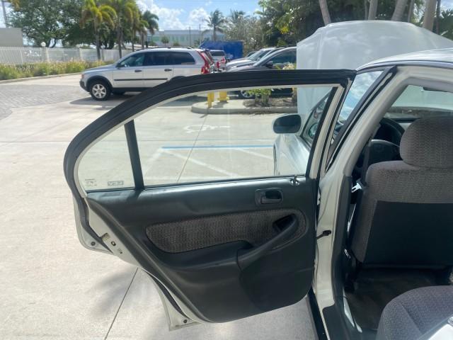 2000 Taffeta White /Gray Honda Civic LX LOW MILES 31,619 1 OWNER (2HGEJ667XYH) with an 1.6L SOHC 16-Valve I4 Engine engine, Automatic transmission, located at 4701 North Dixie Hwy, Pompano Beach, FL, 33064, (954) 422-2889, 26.240938, -80.123474 - OUR WEBPAGE FLORIDACARS1.COM HAS OVER 100 PHOTOS AND FREE CARFAX LINK 2000 Honda Civic LX 1 OWNER Sedan 4 DR 1.6L I4 F SOHC 16V Gasoline 36 MPG Front Wheel Drive Features ABS Brakes Air Conditioning AM/FM Stereo Automatic Transmission Cloth Seats Cruise Control Power Locks Power Mirrors Power Window - Photo#13