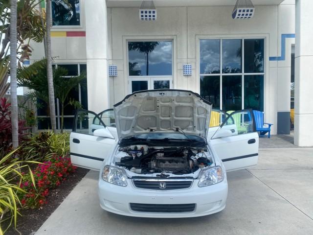 2000 Taffeta White /Gray Honda Civic LX LOW MILES 31,619 1 OWNER (2HGEJ667XYH) with an 1.6L SOHC 16-Valve I4 Engine engine, Automatic transmission, located at 4701 North Dixie Hwy, Pompano Beach, FL, 33064, (954) 422-2889, 26.240938, -80.123474 - OUR WEBPAGE FLORIDACARS1.COM HAS OVER 100 PHOTOS AND FREE CARFAX LINK 2000 Honda Civic LX 1 OWNER Sedan 4 DR 1.6L I4 F SOHC 16V Gasoline 36 MPG Front Wheel Drive Features ABS Brakes Air Conditioning AM/FM Stereo Automatic Transmission Cloth Seats Cruise Control Power Locks Power Mirrors Power Window - Photo#16