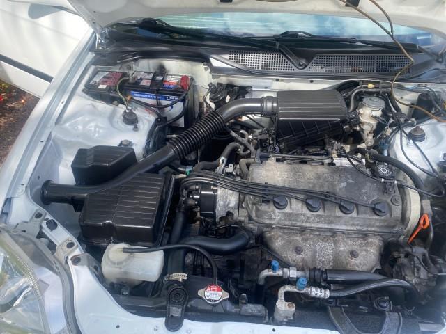 2000 Taffeta White /Gray Honda Civic LX LOW MILES 31,619 1 OWNER (2HGEJ667XYH) with an 1.6L SOHC 16-Valve I4 Engine engine, Automatic transmission, located at 4701 North Dixie Hwy, Pompano Beach, FL, 33064, (954) 422-2889, 26.240938, -80.123474 - OUR WEBPAGE FLORIDACARS1.COM HAS OVER 100 PHOTOS AND FREE CARFAX LINK 2000 Honda Civic LX 1 OWNER Sedan 4 DR 1.6L I4 F SOHC 16V Gasoline 36 MPG Front Wheel Drive Features ABS Brakes Air Conditioning AM/FM Stereo Automatic Transmission Cloth Seats Cruise Control Power Locks Power Mirrors Power Window - Photo#24