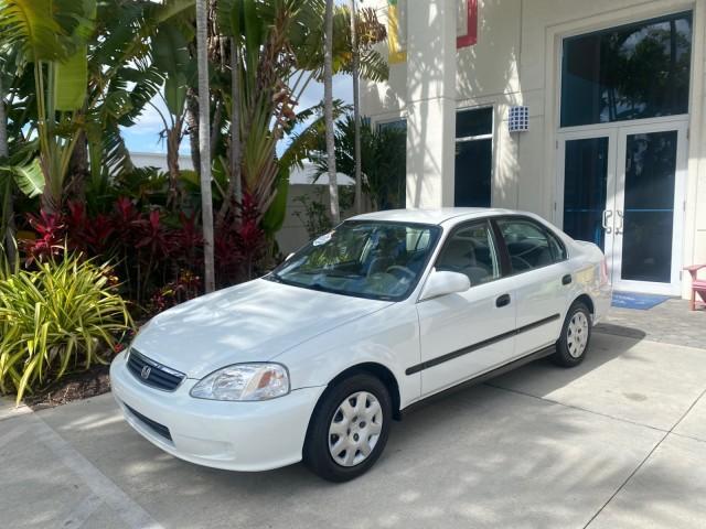 2000 Taffeta White /Gray Honda Civic LX LOW MILES 31,619 1 OWNER (2HGEJ667XYH) with an 1.6L SOHC 16-Valve I4 Engine engine, Automatic transmission, located at 4701 North Dixie Hwy, Pompano Beach, FL, 33064, (954) 422-2889, 26.240938, -80.123474 - OUR WEBPAGE FLORIDACARS1.COM HAS OVER 100 PHOTOS AND FREE CARFAX LINK 2000 Honda Civic LX 1 OWNER Sedan 4 DR 1.6L I4 F SOHC 16V Gasoline 36 MPG Front Wheel Drive Features ABS Brakes Air Conditioning AM/FM Stereo Automatic Transmission Cloth Seats Cruise Control Power Locks Power Mirrors Power Window - Photo#28