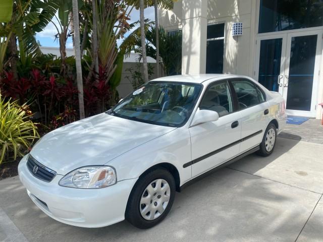 2000 Taffeta White /Gray Honda Civic LX LOW MILES 31,619 1 OWNER (2HGEJ667XYH) with an 1.6L SOHC 16-Valve I4 Engine engine, Automatic transmission, located at 4701 North Dixie Hwy, Pompano Beach, FL, 33064, (954) 422-2889, 26.240938, -80.123474 - OUR WEBPAGE FLORIDACARS1.COM HAS OVER 100 PHOTOS AND FREE CARFAX LINK 2000 Honda Civic LX 1 OWNER Sedan 4 DR 1.6L I4 F SOHC 16V Gasoline 36 MPG Front Wheel Drive Features ABS Brakes Air Conditioning AM/FM Stereo Automatic Transmission Cloth Seats Cruise Control Power Locks Power Mirrors Power Window - Photo#29
