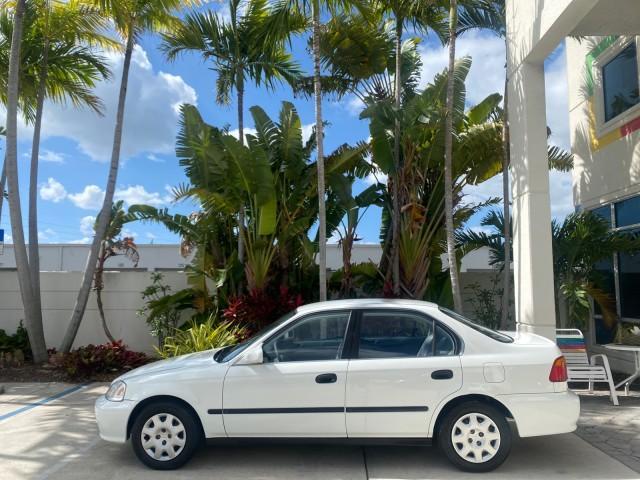 2000 Taffeta White /Gray Honda Civic LX LOW MILES 31,619 1 OWNER (2HGEJ667XYH) with an 1.6L SOHC 16-Valve I4 Engine engine, Automatic transmission, located at 4701 North Dixie Hwy, Pompano Beach, FL, 33064, (954) 422-2889, 26.240938, -80.123474 - OUR WEBPAGE FLORIDACARS1.COM HAS OVER 100 PHOTOS AND FREE CARFAX LINK 2000 Honda Civic LX 1 OWNER Sedan 4 DR 1.6L I4 F SOHC 16V Gasoline 36 MPG Front Wheel Drive Features ABS Brakes Air Conditioning AM/FM Stereo Automatic Transmission Cloth Seats Cruise Control Power Locks Power Mirrors Power Window - Photo#30