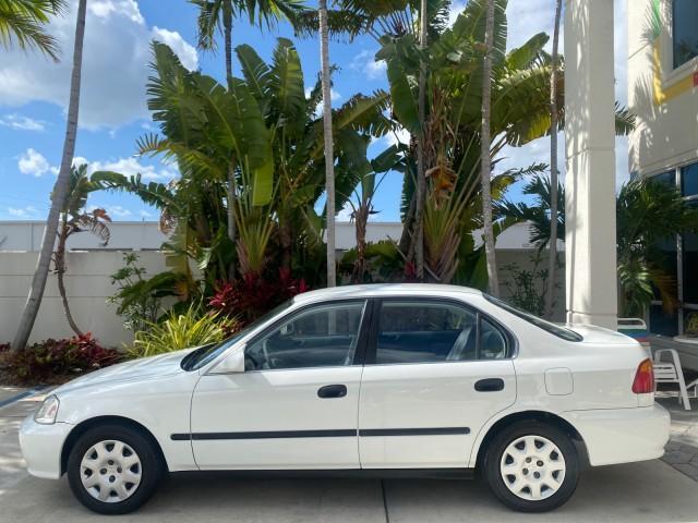 2000 Taffeta White /Gray Honda Civic LX LOW MILES 31,619 1 OWNER (2HGEJ667XYH) with an 1.6L SOHC 16-Valve I4 Engine engine, Automatic transmission, located at 4701 North Dixie Hwy, Pompano Beach, FL, 33064, (954) 422-2889, 26.240938, -80.123474 - OUR WEBPAGE FLORIDACARS1.COM HAS OVER 100 PHOTOS AND FREE CARFAX LINK 2000 Honda Civic LX 1 OWNER Sedan 4 DR 1.6L I4 F SOHC 16V Gasoline 36 MPG Front Wheel Drive Features ABS Brakes Air Conditioning AM/FM Stereo Automatic Transmission Cloth Seats Cruise Control Power Locks Power Mirrors Power Window - Photo#31