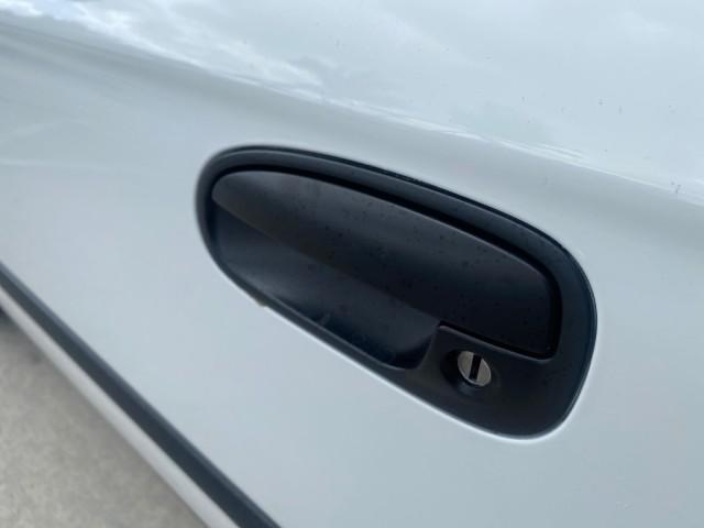 2000 Taffeta White /Gray Honda Civic LX LOW MILES 31,619 1 OWNER (2HGEJ667XYH) with an 1.6L SOHC 16-Valve I4 Engine engine, Automatic transmission, located at 4701 North Dixie Hwy, Pompano Beach, FL, 33064, (954) 422-2889, 26.240938, -80.123474 - OUR WEBPAGE FLORIDACARS1.COM HAS OVER 100 PHOTOS AND FREE CARFAX LINK 2000 Honda Civic LX 1 OWNER Sedan 4 DR 1.6L I4 F SOHC 16V Gasoline 36 MPG Front Wheel Drive Features ABS Brakes Air Conditioning AM/FM Stereo Automatic Transmission Cloth Seats Cruise Control Power Locks Power Mirrors Power Window - Photo#38