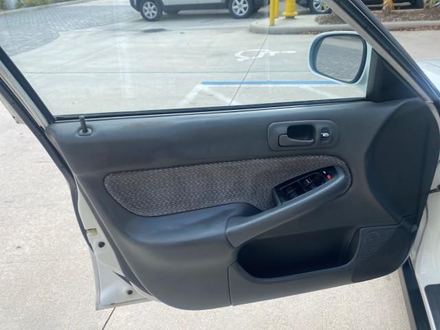 2000 Taffeta White /Gray Honda Civic LX LOW MILES 31,619 1 OWNER (2HGEJ667XYH) with an 1.6L SOHC 16-Valve I4 Engine engine, Automatic transmission, located at 4701 North Dixie Hwy, Pompano Beach, FL, 33064, (954) 422-2889, 26.240938, -80.123474 - OUR WEBPAGE FLORIDACARS1.COM HAS OVER 100 PHOTOS AND FREE CARFAX LINK 2000 Honda Civic LX 1 OWNER Sedan 4 DR 1.6L I4 F SOHC 16V Gasoline 36 MPG Front Wheel Drive Features ABS Brakes Air Conditioning AM/FM Stereo Automatic Transmission Cloth Seats Cruise Control Power Locks Power Mirrors Power Window - Photo#41