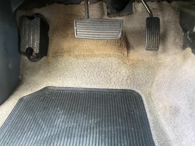 2000 Taffeta White /Gray Honda Civic LX LOW MILES 31,619 1 OWNER (2HGEJ667XYH) with an 1.6L SOHC 16-Valve I4 Engine engine, Automatic transmission, located at 4701 North Dixie Hwy, Pompano Beach, FL, 33064, (954) 422-2889, 26.240938, -80.123474 - OUR WEBPAGE FLORIDACARS1.COM HAS OVER 100 PHOTOS AND FREE CARFAX LINK 2000 Honda Civic LX 1 OWNER Sedan 4 DR 1.6L I4 F SOHC 16V Gasoline 36 MPG Front Wheel Drive Features ABS Brakes Air Conditioning AM/FM Stereo Automatic Transmission Cloth Seats Cruise Control Power Locks Power Mirrors Power Window - Photo#53