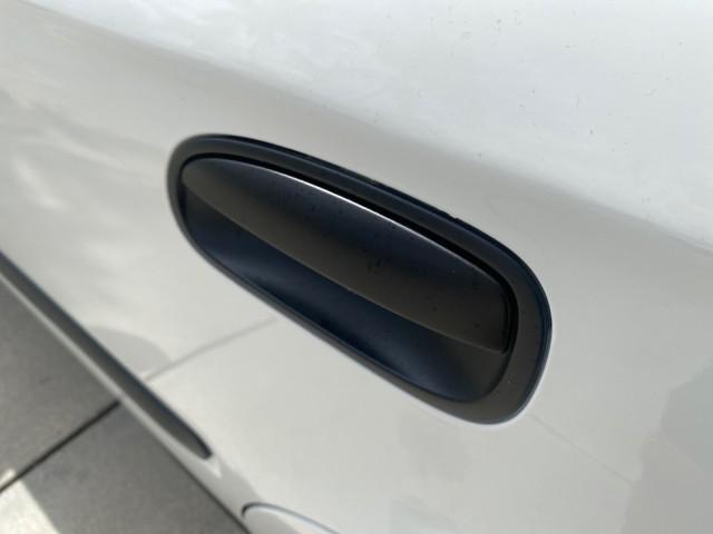 2000 Taffeta White /Gray Honda Civic LX LOW MILES 31,619 1 OWNER (2HGEJ667XYH) with an 1.6L SOHC 16-Valve I4 Engine engine, Automatic transmission, located at 4701 North Dixie Hwy, Pompano Beach, FL, 33064, (954) 422-2889, 26.240938, -80.123474 - OUR WEBPAGE FLORIDACARS1.COM HAS OVER 100 PHOTOS AND FREE CARFAX LINK 2000 Honda Civic LX 1 OWNER Sedan 4 DR 1.6L I4 F SOHC 16V Gasoline 36 MPG Front Wheel Drive Features ABS Brakes Air Conditioning AM/FM Stereo Automatic Transmission Cloth Seats Cruise Control Power Locks Power Mirrors Power Window - Photo#65