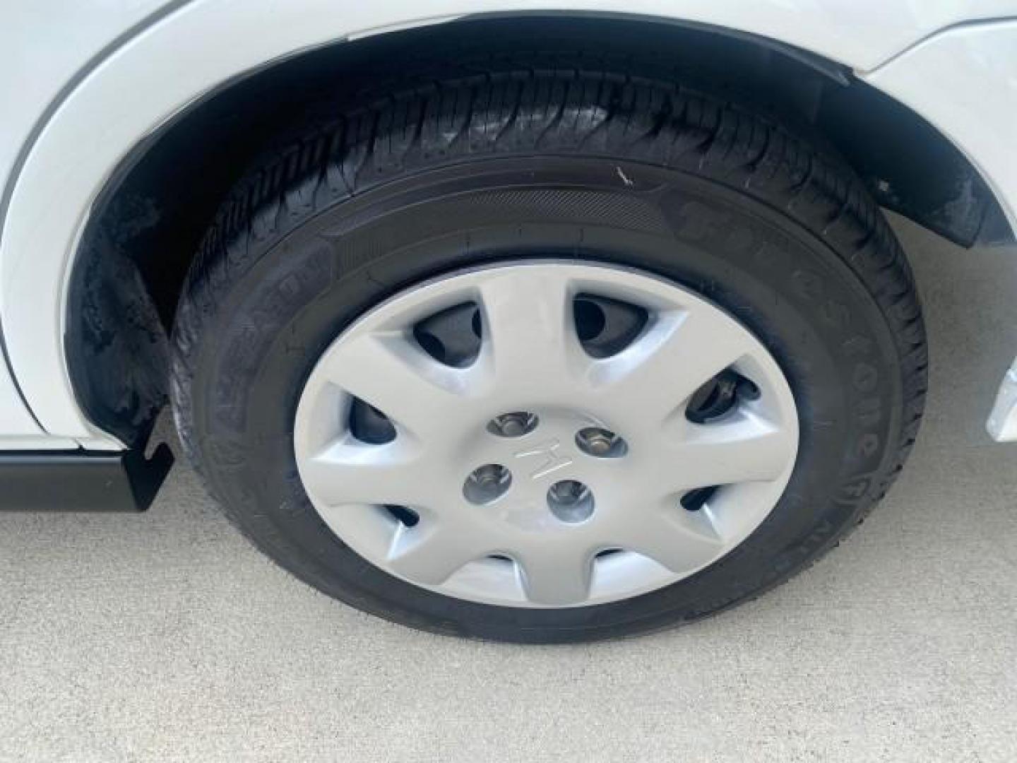 2000 Taffeta White /Gray Honda Civic LX LOW MILES 31,619 1 OWNER (2HGEJ667XYH) with an 1.6L SOHC 16-Valve I4 Engine engine, Automatic transmission, located at 4701 North Dixie Hwy, Pompano Beach, FL, 33064, (954) 422-2889, 26.240938, -80.123474 - OUR WEBPAGE FLORIDACARS1.COM HAS OVER 100 PHOTOS AND FREE CARFAX LINK 2000 Honda Civic LX 1 OWNER Sedan 4 DR 1.6L I4 F SOHC 16V Gasoline 36 MPG Front Wheel Drive Features ABS Brakes Air Conditioning AM/FM Stereo Automatic Transmission Cloth Seats Cruise Control Power Locks Power Mirrors Power Window - Photo#73