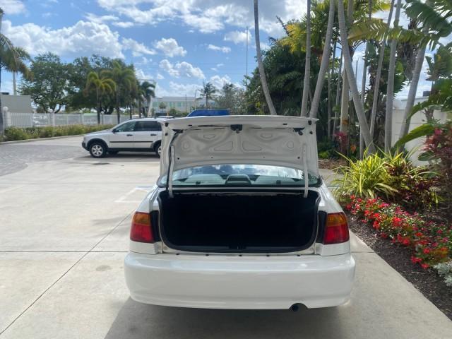 2000 Taffeta White /Gray Honda Civic LX LOW MILES 31,619 1 OWNER (2HGEJ667XYH) with an 1.6L SOHC 16-Valve I4 Engine engine, Automatic transmission, located at 4701 North Dixie Hwy, Pompano Beach, FL, 33064, (954) 422-2889, 26.240938, -80.123474 - OUR WEBPAGE FLORIDACARS1.COM HAS OVER 100 PHOTOS AND FREE CARFAX LINK 2000 Honda Civic LX 1 OWNER Sedan 4 DR 1.6L I4 F SOHC 16V Gasoline 36 MPG Front Wheel Drive Features ABS Brakes Air Conditioning AM/FM Stereo Automatic Transmission Cloth Seats Cruise Control Power Locks Power Mirrors Power Window - Photo#78