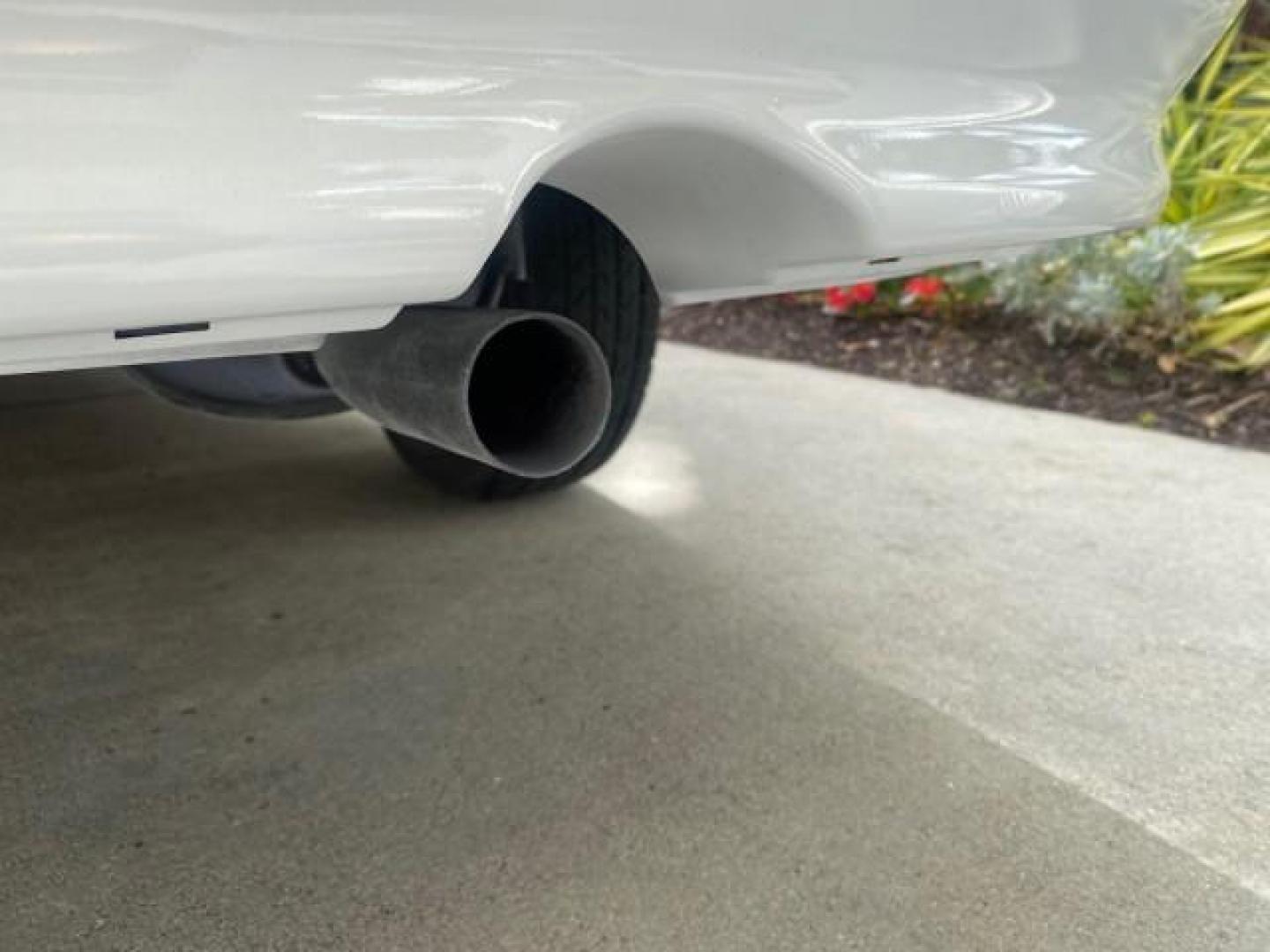 2000 Taffeta White /Gray Honda Civic LX LOW MILES 31,619 1 OWNER (2HGEJ667XYH) with an 1.6L SOHC 16-Valve I4 Engine engine, Automatic transmission, located at 4701 North Dixie Hwy, Pompano Beach, FL, 33064, (954) 422-2889, 26.240938, -80.123474 - OUR WEBPAGE FLORIDACARS1.COM HAS OVER 100 PHOTOS AND FREE CARFAX LINK 2000 Honda Civic LX 1 OWNER Sedan 4 DR 1.6L I4 F SOHC 16V Gasoline 36 MPG Front Wheel Drive Features ABS Brakes Air Conditioning AM/FM Stereo Automatic Transmission Cloth Seats Cruise Control Power Locks Power Mirrors Power Window - Photo#82