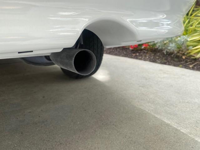 2000 Taffeta White /Gray Honda Civic LX LOW MILES 31,619 1 OWNER (2HGEJ667XYH) with an 1.6L SOHC 16-Valve I4 Engine engine, Automatic transmission, located at 4701 North Dixie Hwy, Pompano Beach, FL, 33064, (954) 422-2889, 26.240938, -80.123474 - OUR WEBPAGE FLORIDACARS1.COM HAS OVER 100 PHOTOS AND FREE CARFAX LINK 2000 Honda Civic LX 1 OWNER Sedan 4 DR 1.6L I4 F SOHC 16V Gasoline 36 MPG Front Wheel Drive Features ABS Brakes Air Conditioning AM/FM Stereo Automatic Transmission Cloth Seats Cruise Control Power Locks Power Mirrors Power Window - Photo#82