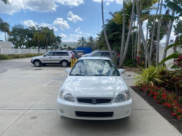 2000 Taffeta White /Gray Honda Civic LX LOW MILES 31,619 1 OWNER (2HGEJ667XYH) with an 1.6L SOHC 16-Valve I4 Engine engine, Automatic transmission, located at 4701 North Dixie Hwy, Pompano Beach, FL, 33064, (954) 422-2889, 26.240938, -80.123474 - OUR WEBPAGE FLORIDACARS1.COM HAS OVER 100 PHOTOS AND FREE CARFAX LINK 2000 Honda Civic LX 1 OWNER Sedan 4 DR 1.6L I4 F SOHC 16V Gasoline 36 MPG Front Wheel Drive Features ABS Brakes Air Conditioning AM/FM Stereo Automatic Transmission Cloth Seats Cruise Control Power Locks Power Mirrors Power Window - Photo#91