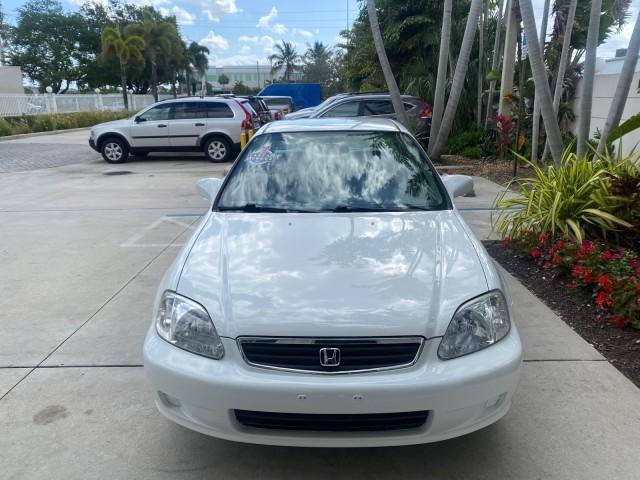 2000 Taffeta White /Gray Honda Civic LX LOW MILES 31,619 1 OWNER (2HGEJ667XYH) with an 1.6L SOHC 16-Valve I4 Engine engine, Automatic transmission, located at 4701 North Dixie Hwy, Pompano Beach, FL, 33064, (954) 422-2889, 26.240938, -80.123474 - OUR WEBPAGE FLORIDACARS1.COM HAS OVER 100 PHOTOS AND FREE CARFAX LINK 2000 Honda Civic LX 1 OWNER Sedan 4 DR 1.6L I4 F SOHC 16V Gasoline 36 MPG Front Wheel Drive Features ABS Brakes Air Conditioning AM/FM Stereo Automatic Transmission Cloth Seats Cruise Control Power Locks Power Mirrors Power Window - Photo#92