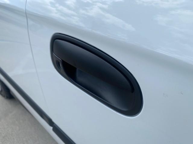 2000 Taffeta White /Gray Honda Civic LX LOW MILES 31,619 1 OWNER (2HGEJ667XYH) with an 1.6L SOHC 16-Valve I4 Engine engine, Automatic transmission, located at 4701 North Dixie Hwy, Pompano Beach, FL, 33064, (954) 422-2889, 26.240938, -80.123474 - OUR WEBPAGE FLORIDACARS1.COM HAS OVER 100 PHOTOS AND FREE CARFAX LINK 2000 Honda Civic LX 1 OWNER Sedan 4 DR 1.6L I4 F SOHC 16V Gasoline 36 MPG Front Wheel Drive Features ABS Brakes Air Conditioning AM/FM Stereo Automatic Transmission Cloth Seats Cruise Control Power Locks Power Mirrors Power Window - Photo#97