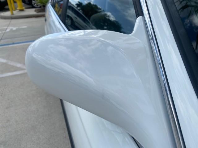 2000 Taffeta White /Gray Honda Civic LX LOW MILES 31,619 1 OWNER (2HGEJ667XYH) with an 1.6L SOHC 16-Valve I4 Engine engine, Automatic transmission, located at 4701 North Dixie Hwy, Pompano Beach, FL, 33064, (954) 422-2889, 26.240938, -80.123474 - OUR WEBPAGE FLORIDACARS1.COM HAS OVER 100 PHOTOS AND FREE CARFAX LINK 2000 Honda Civic LX 1 OWNER Sedan 4 DR 1.6L I4 F SOHC 16V Gasoline 36 MPG Front Wheel Drive Features ABS Brakes Air Conditioning AM/FM Stereo Automatic Transmission Cloth Seats Cruise Control Power Locks Power Mirrors Power Window - Photo#99