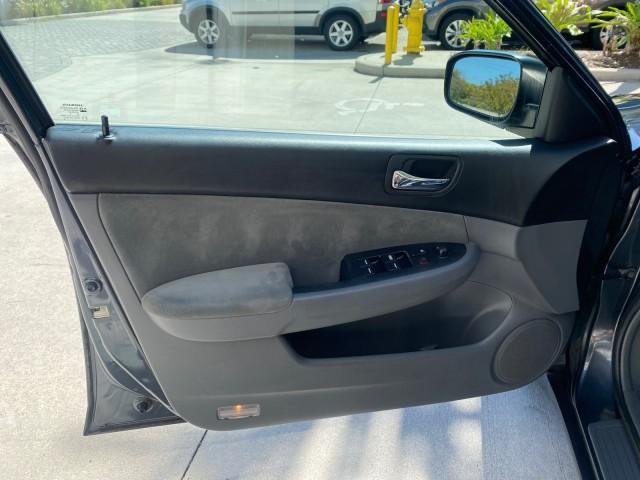 2004 Graphite Pearl /Gray Honda Accord Sdn LX LOW MILES 68,079 (1HGCM56344A) with an 2.4L DOHC MPFI 16-Valve i-VTEC I4 Engine engine, Automatic transmission, located at 4701 North Dixie Hwy, Pompano Beach, FL, 33064, (954) 422-2889, 26.240938, -80.123474 - OUR WEBPAGE FLORIDACARS1.COM HAS OVER 100 PHOTOS AND FREE CARFAX LINK 2004 Honda Accord LX Sedan 4 DR 2.4L I4 F DOHC Gasoline 34 MPG Front Wheel Drive Features ABS Brakes Air Conditioning AM/FM Stereo Automatic Transmission Cassette Player CD Audio Cloth Seats Cruise Control Power Locks Power Mirror - Photo#41