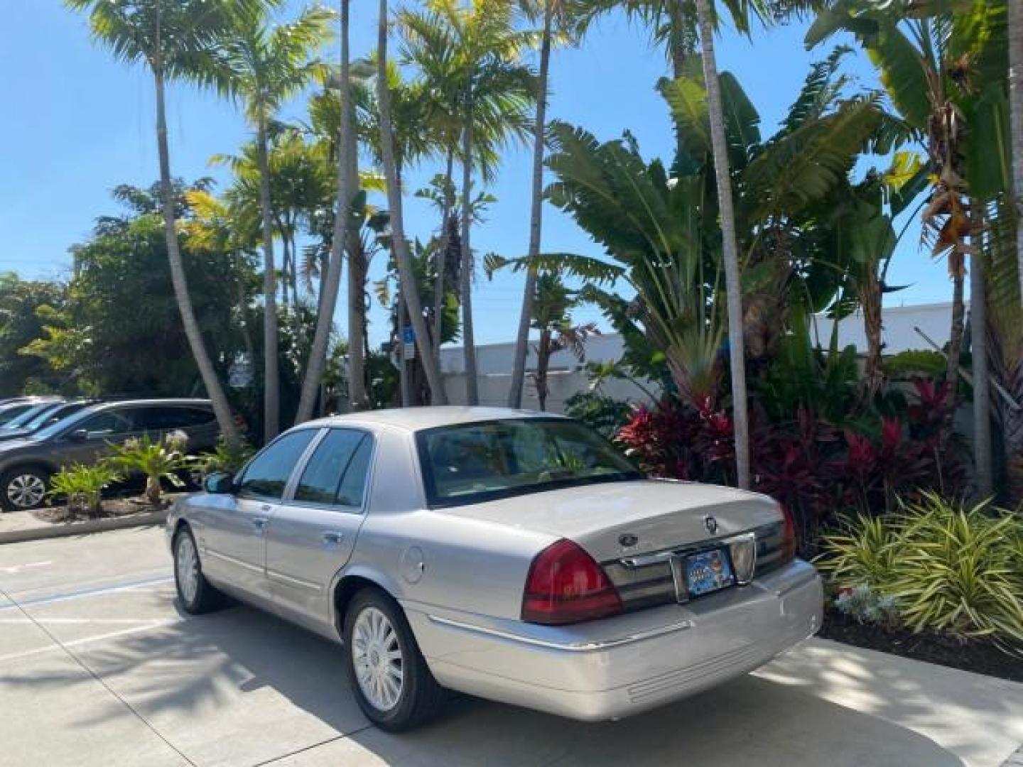 2009 Silver Birch Metallic /Light camel Mercury Grand Marquis LS LOW MILES 54,807 (2MEHM75V99X) with an 4.6L OHC SEFI FFV V8 Engine engine, Automatic transmission, located at 4701 North Dixie Hwy, Pompano Beach, FL, 33064, (954) 422-2889, 26.240938, -80.123474 - OUR WEBPAGE FLORIDACARS1.COM HAS OVER 100 PHOTOS AND FREE CARFAX LINK 2009 Mercury Grand Marquis LS Sedan 4 DR 4.6L V8 F SOHC 16V Flex Fuel 25 MPG Rear Wheel Drive Features ABS Brakes Air Conditioning Alloy Wheels AM/FM Stereo Automatic Transmission CD Audio Cruise Control Flex Fuel Vehicle Leather- Photo#5