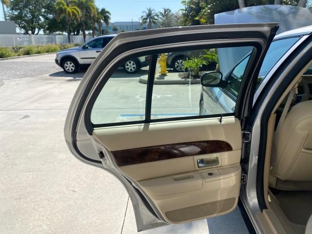 2009 Silver Birch Metallic /Light camel Mercury Grand Marquis LS LOW MILES 54,807 (2MEHM75V99X) with an 4.6L OHC SEFI FFV V8 Engine engine, Automatic transmission, located at 4701 North Dixie Hwy, Pompano Beach, FL, 33064, (954) 422-2889, 26.240938, -80.123474 - OUR WEBPAGE FLORIDACARS1.COM HAS OVER 100 PHOTOS AND FREE CARFAX LINK 2009 Mercury Grand Marquis LS Sedan 4 DR 4.6L V8 F SOHC 16V Flex Fuel 25 MPG Rear Wheel Drive Features ABS Brakes Air Conditioning Alloy Wheels AM/FM Stereo Automatic Transmission CD Audio Cruise Control Flex Fuel Vehicle Leather - Photo#13