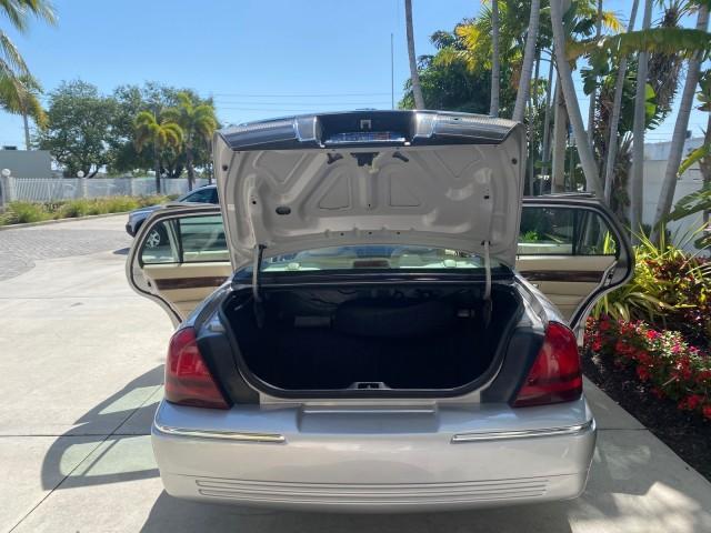 2009 Silver Birch Metallic /Light camel Mercury Grand Marquis LS LOW MILES 54,807 (2MEHM75V99X) with an 4.6L OHC SEFI FFV V8 Engine engine, Automatic transmission, located at 4701 North Dixie Hwy, Pompano Beach, FL, 33064, (954) 422-2889, 26.240938, -80.123474 - OUR WEBPAGE FLORIDACARS1.COM HAS OVER 100 PHOTOS AND FREE CARFAX LINK 2009 Mercury Grand Marquis LS Sedan 4 DR 4.6L V8 F SOHC 16V Flex Fuel 25 MPG Rear Wheel Drive Features ABS Brakes Air Conditioning Alloy Wheels AM/FM Stereo Automatic Transmission CD Audio Cruise Control Flex Fuel Vehicle Leather - Photo#15